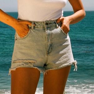 ROLLA’s High Rise Slim Shorts - size 32, light wash